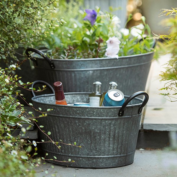 Oval tub with handles/drinks cooler