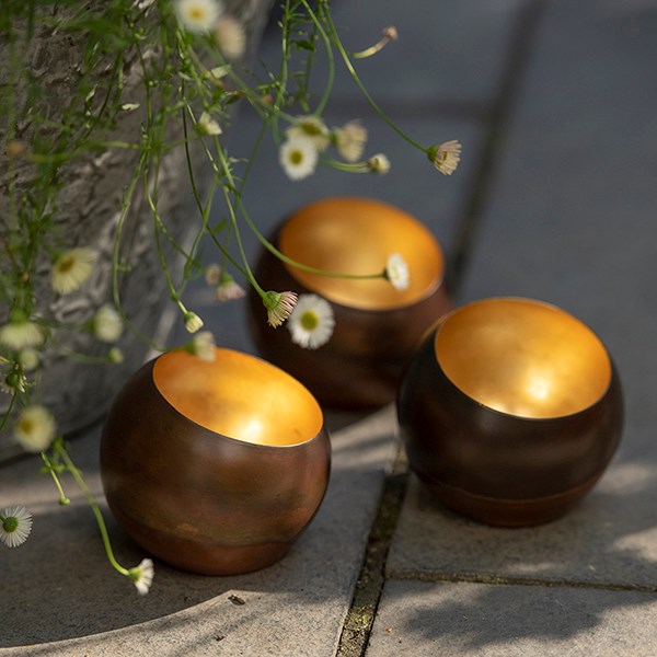 Sphere tealight holder