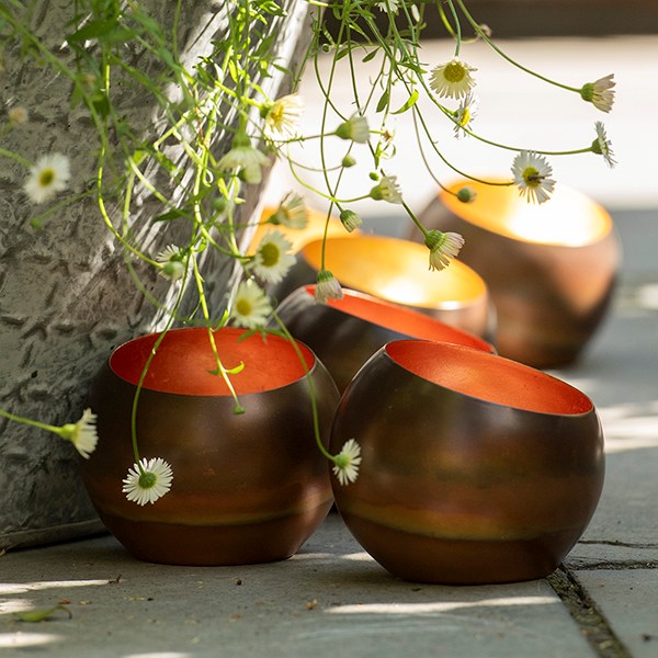 Sphere tealight holder