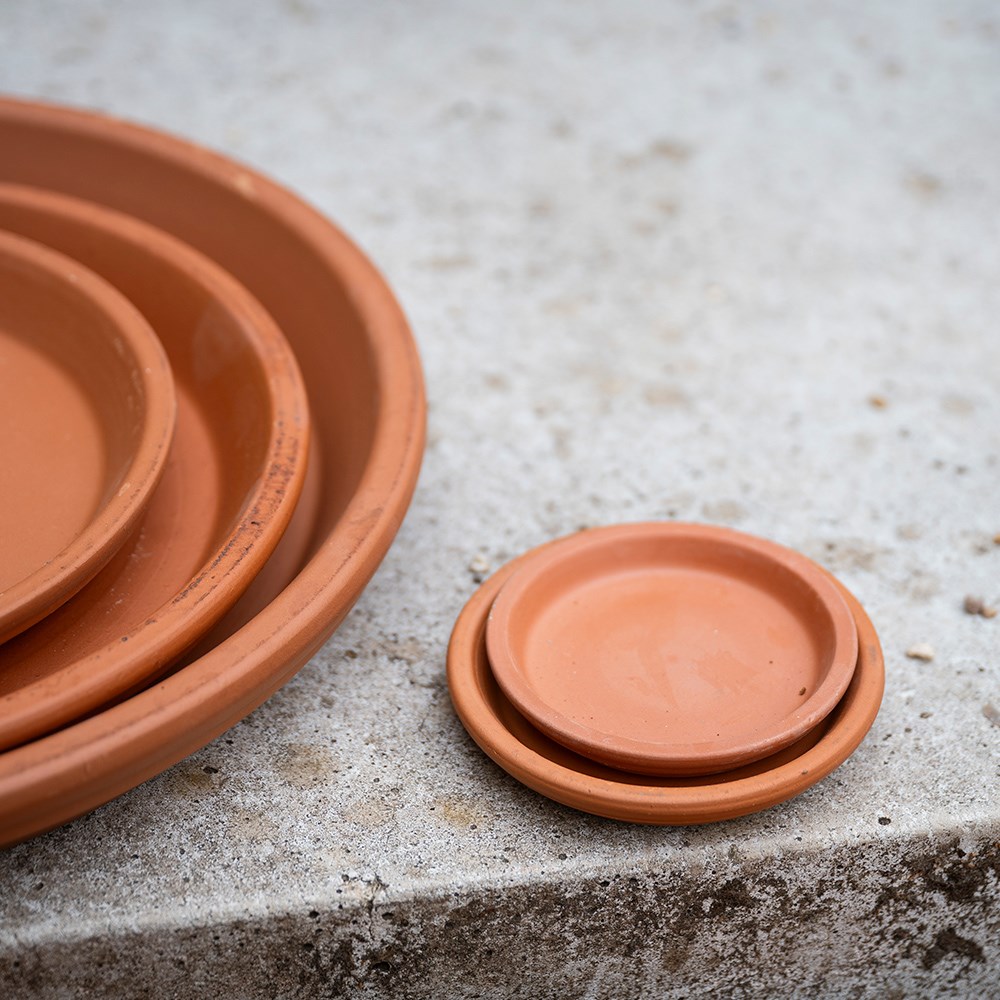 Water-resistant Italian terracotta saucer