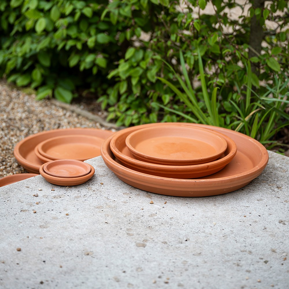 Water-resistant Italian terracotta saucer