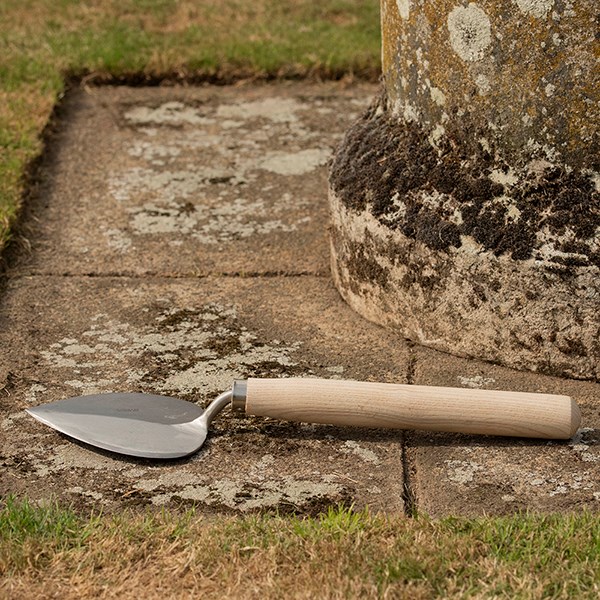 Sneeboer long handled planting trowel old Dutch style