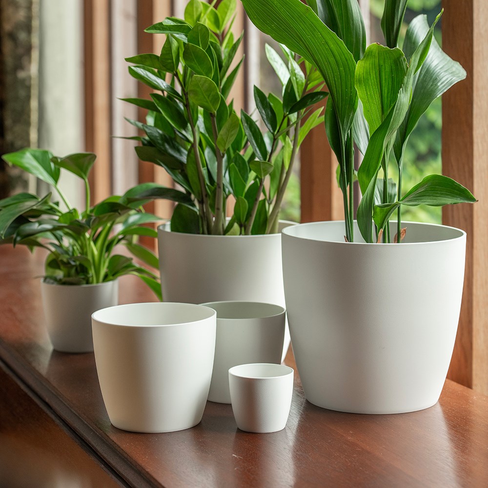 Round plant pot - white