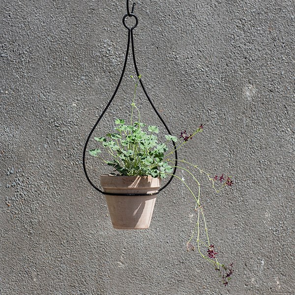 Hanging tear drop pothanger