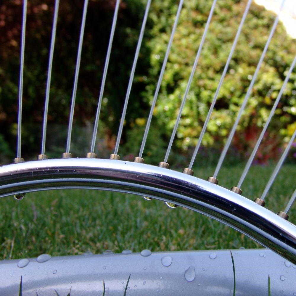 Metal oscillating sprinkler