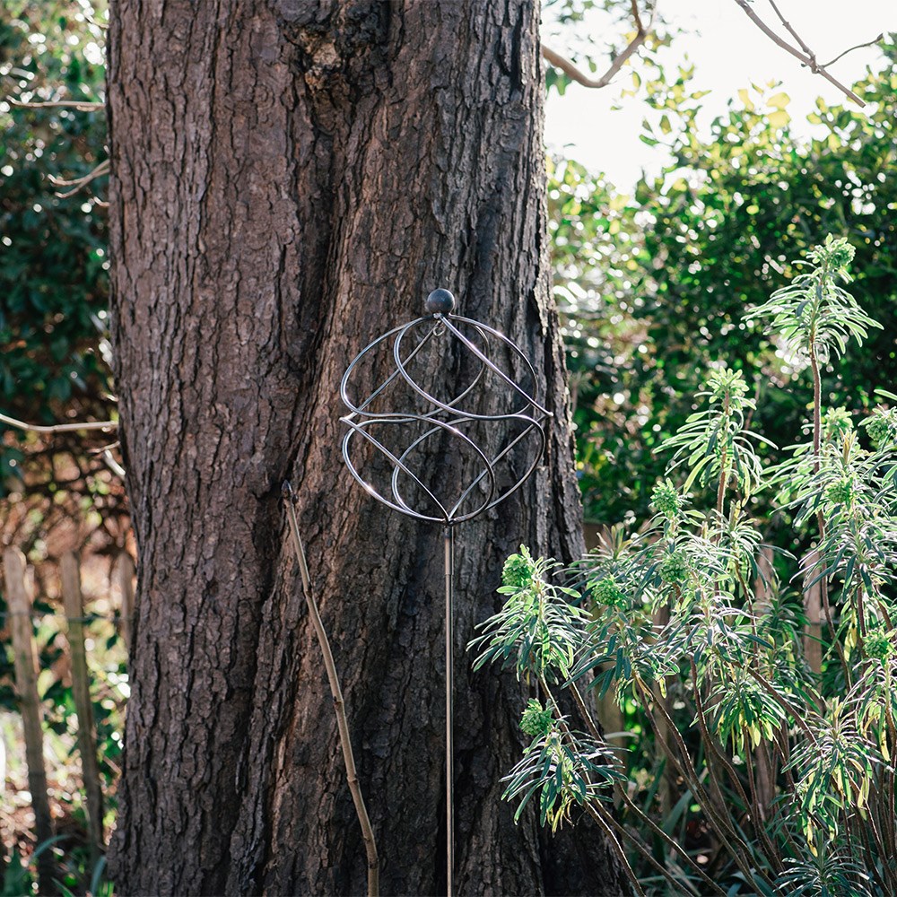 Tangle ball on 4ft stem