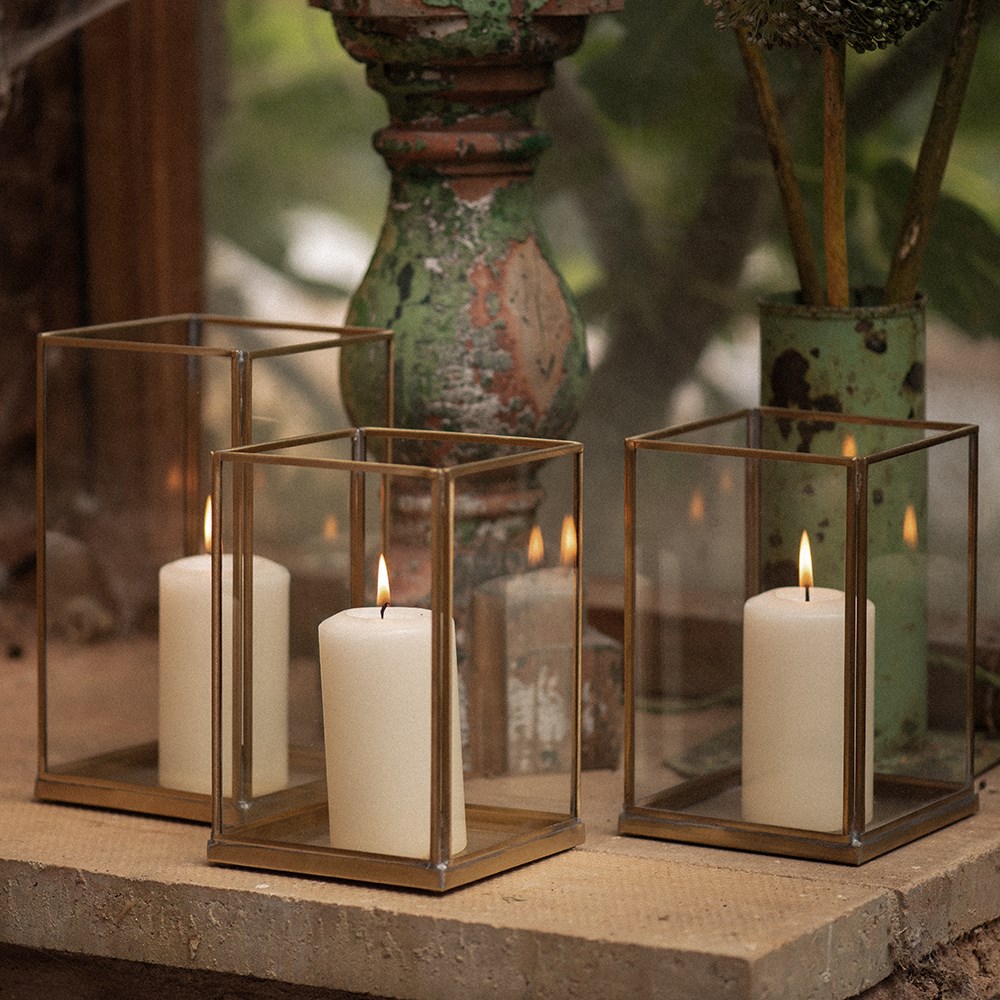 Simple terrarium / tealight holder with tray base