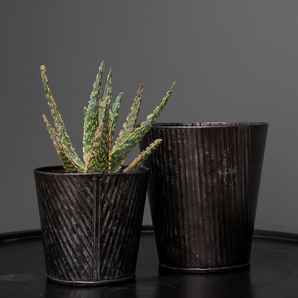 Herringbone zinc metal pot