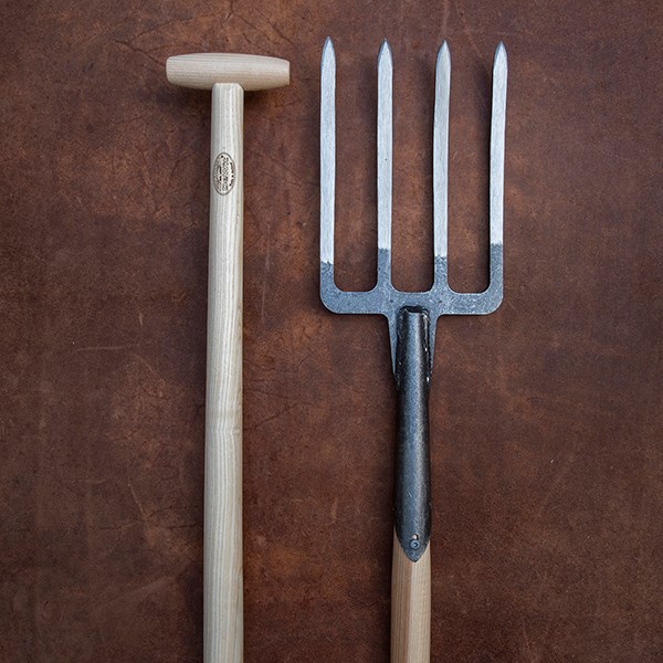 DeWit ladies fork 4 prong ash handle