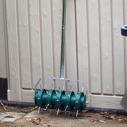 Rolling lawn aerator