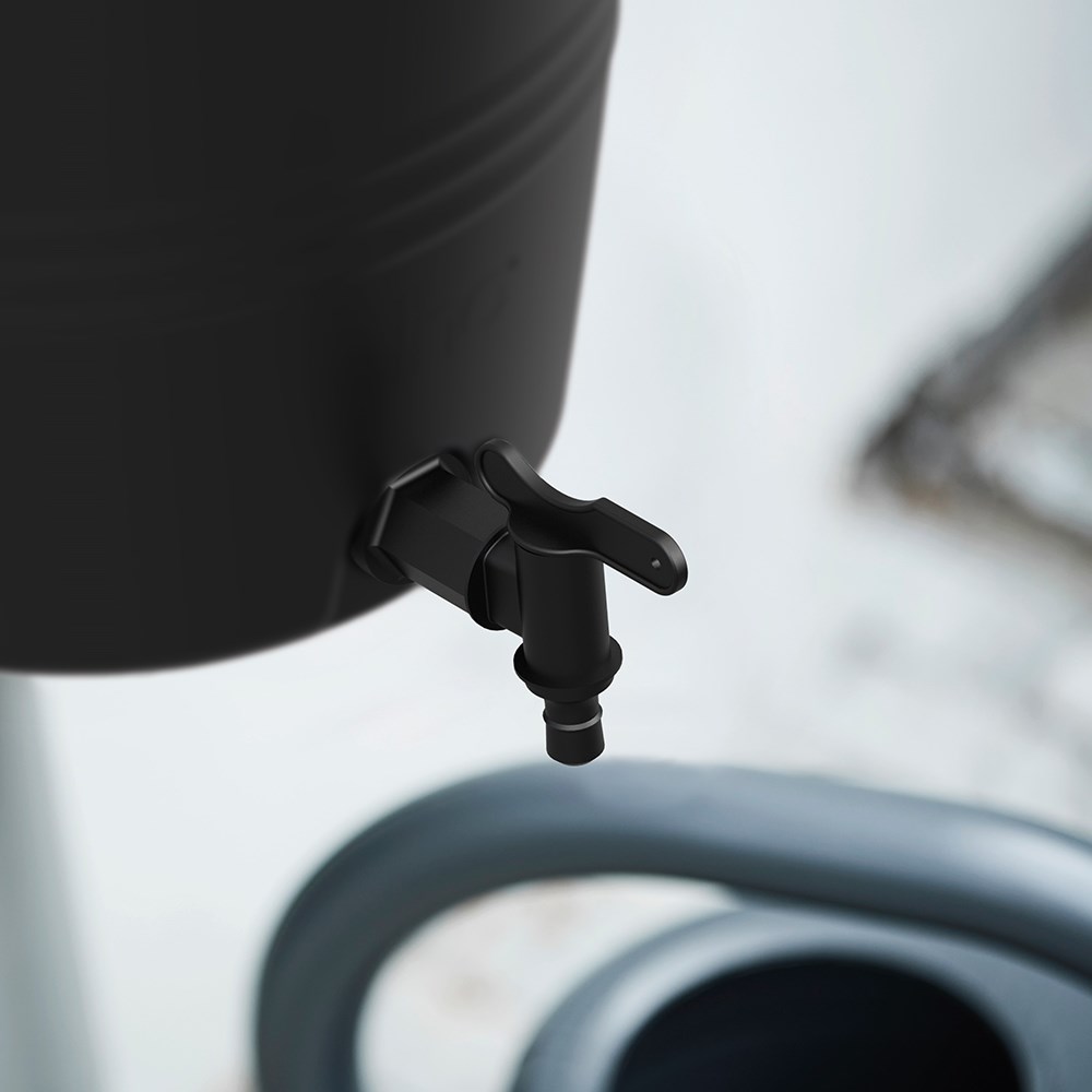 Wall-mounted water butt - black 