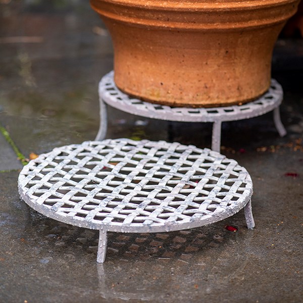 Pot stand - aged chalky zinc