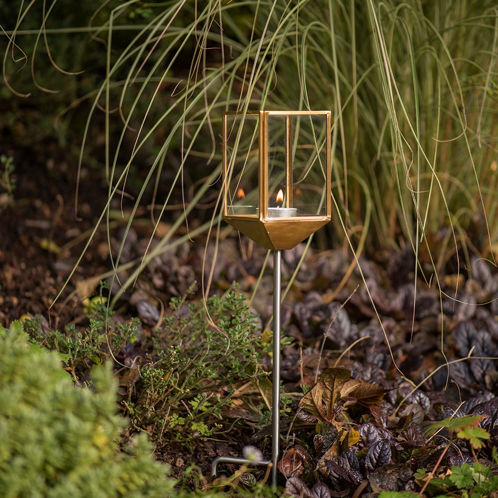 Low stake tealight lantern