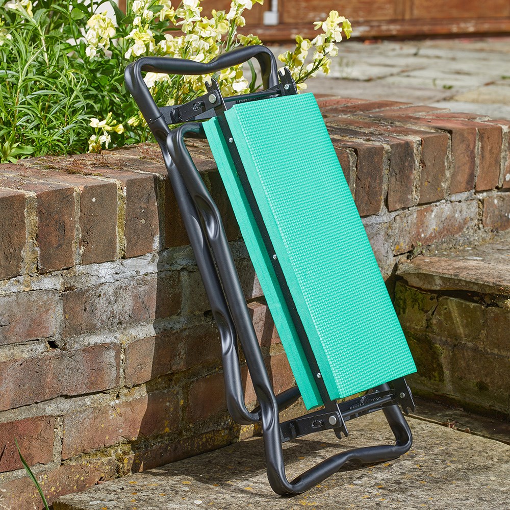 Folding kneeler seat