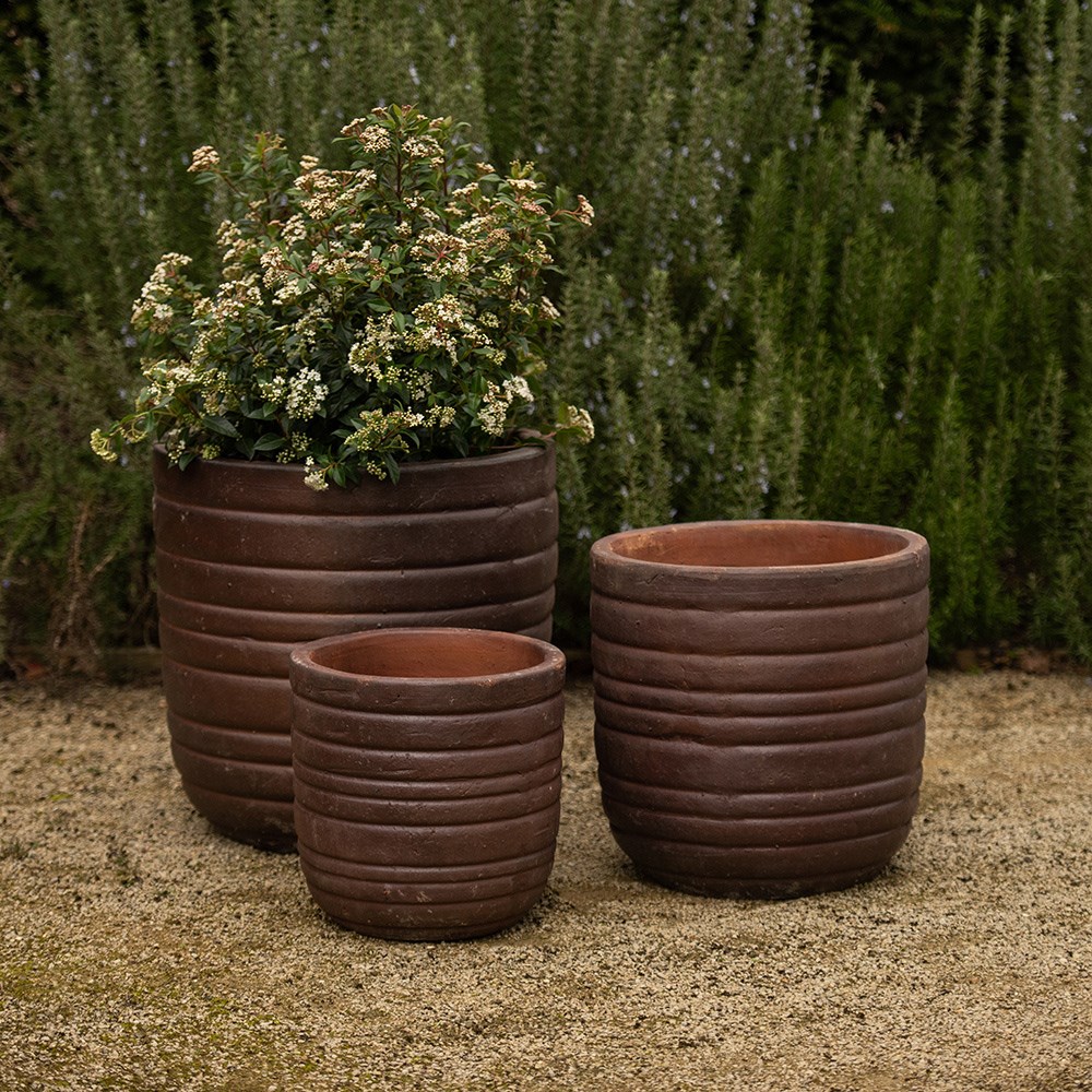 Ribbed terracotta egg pot - burnt