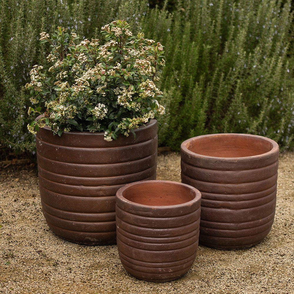 Ribbed terracotta egg pot - burnt