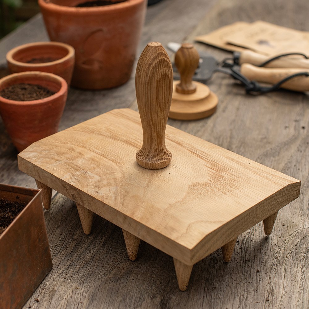 Multi seed tray dibber