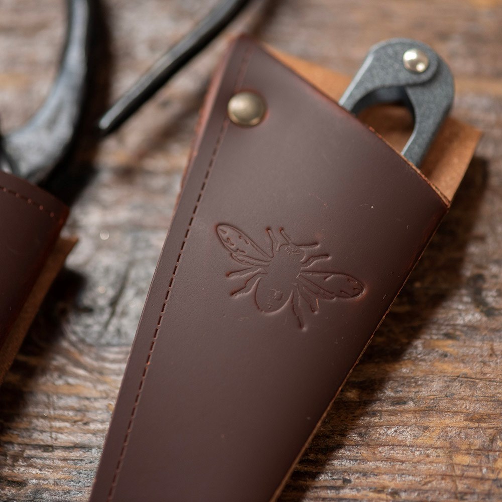 Steel garden snips with leather pouch