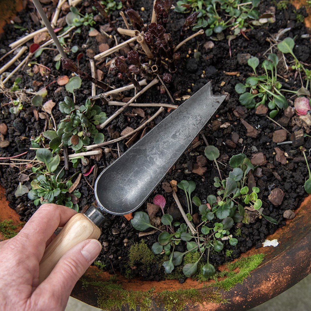 DeWit long V cut trowel
