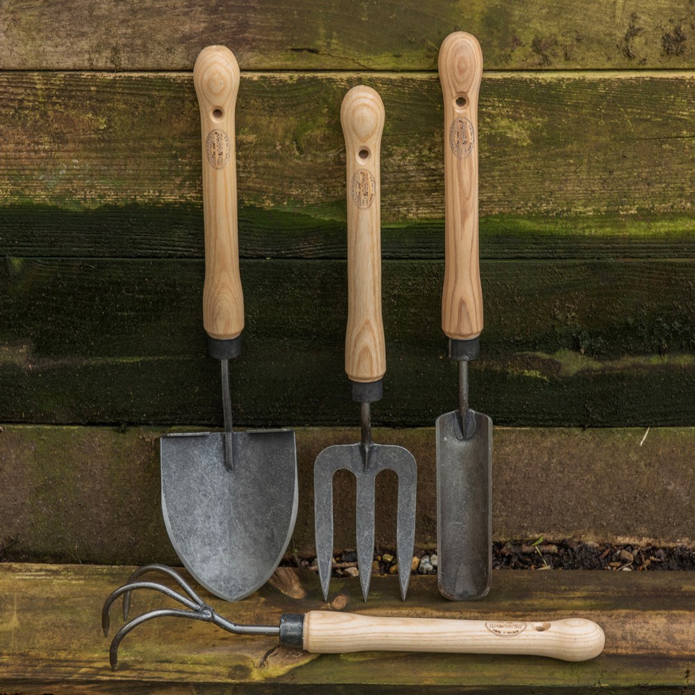 DeWit hand 3 tine cultivator - 25cm ash handle
