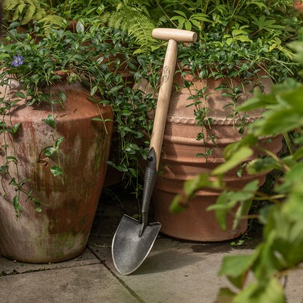 DeWit compact shovel ash T handle