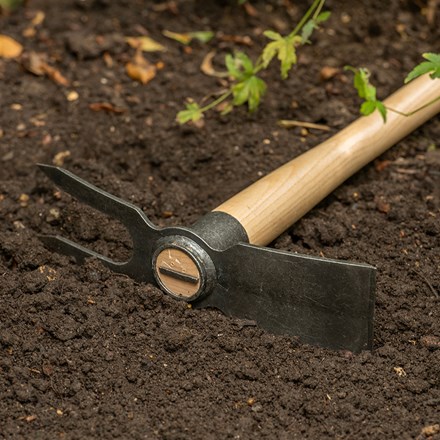 DeWit 2 prong hoeing mattock