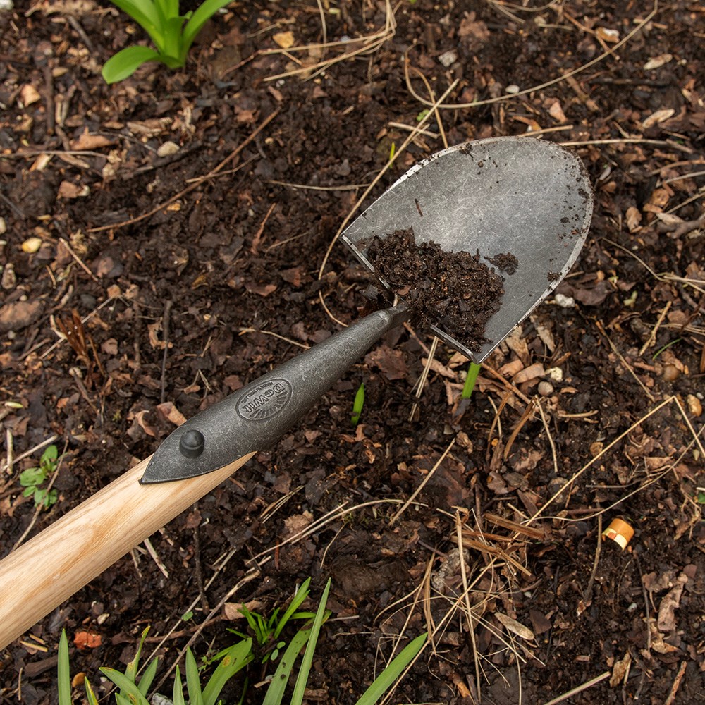DeWit shovel - long handle