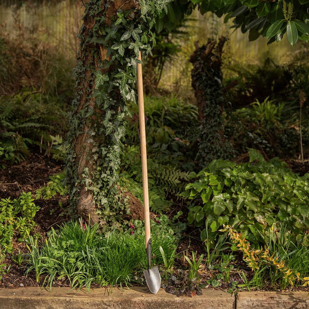 DeWit shovel - long handle