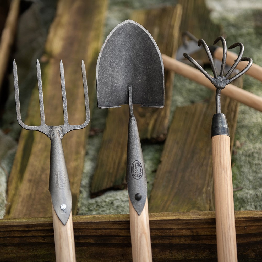 DeWit shovel - long handle
