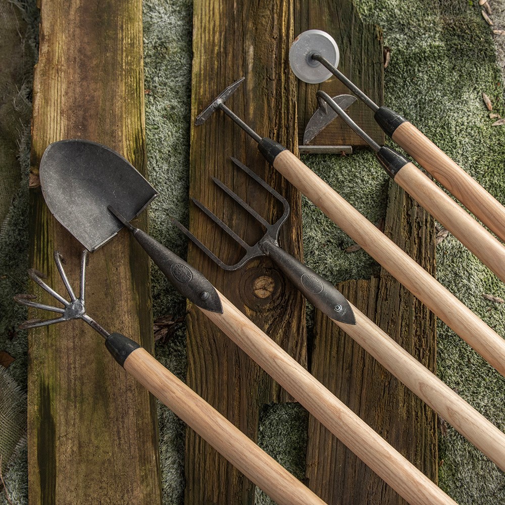 DeWit shovel - long handle