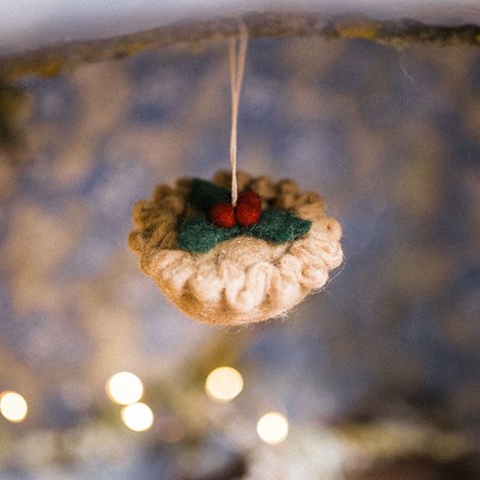 Felt hanging mince pie