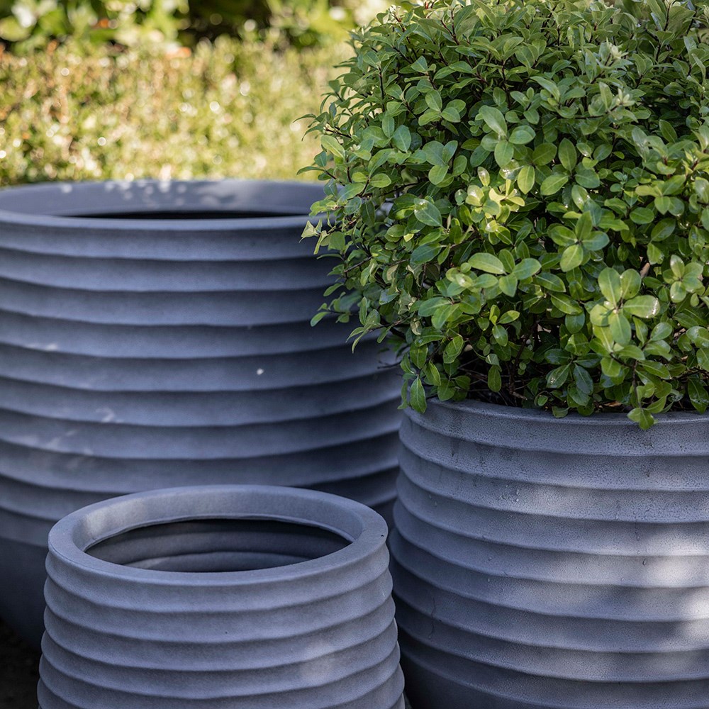 Set of three lightweight ridged pots - dark grey
