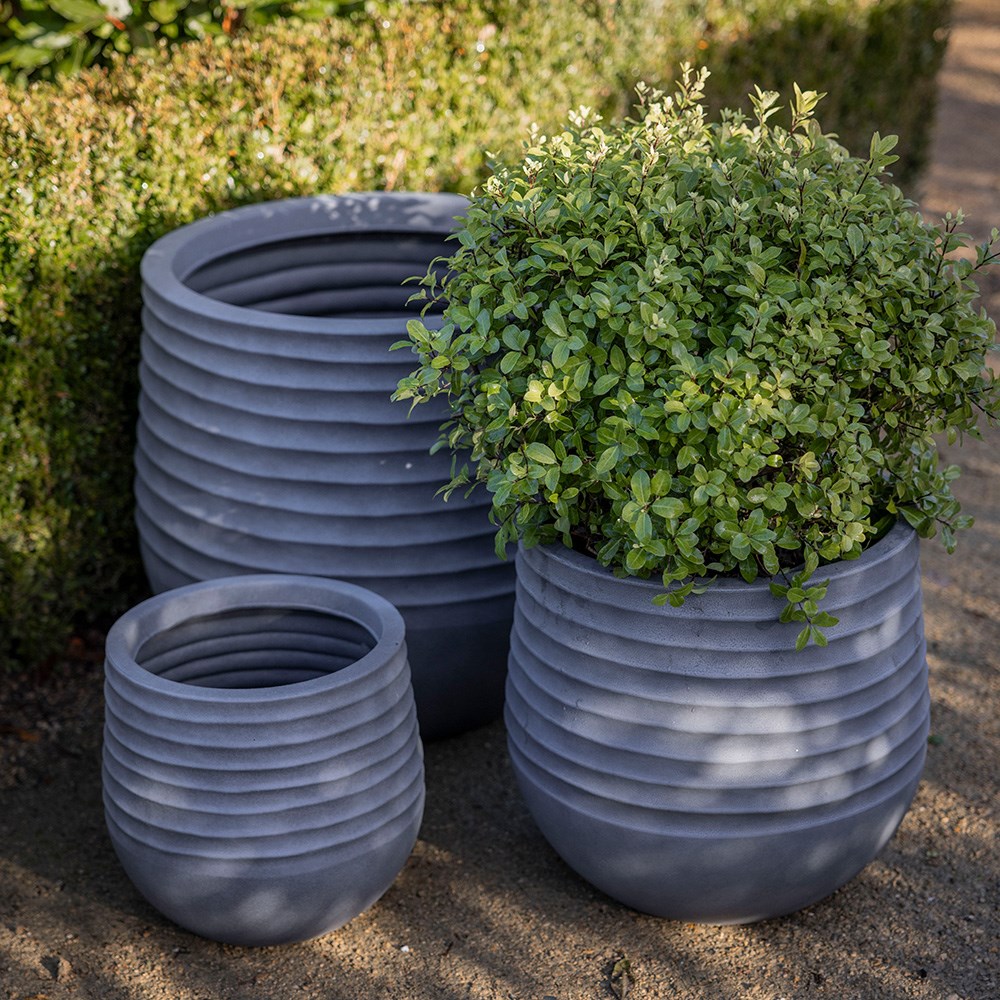 Set of three lightweight ridged pots - dark grey