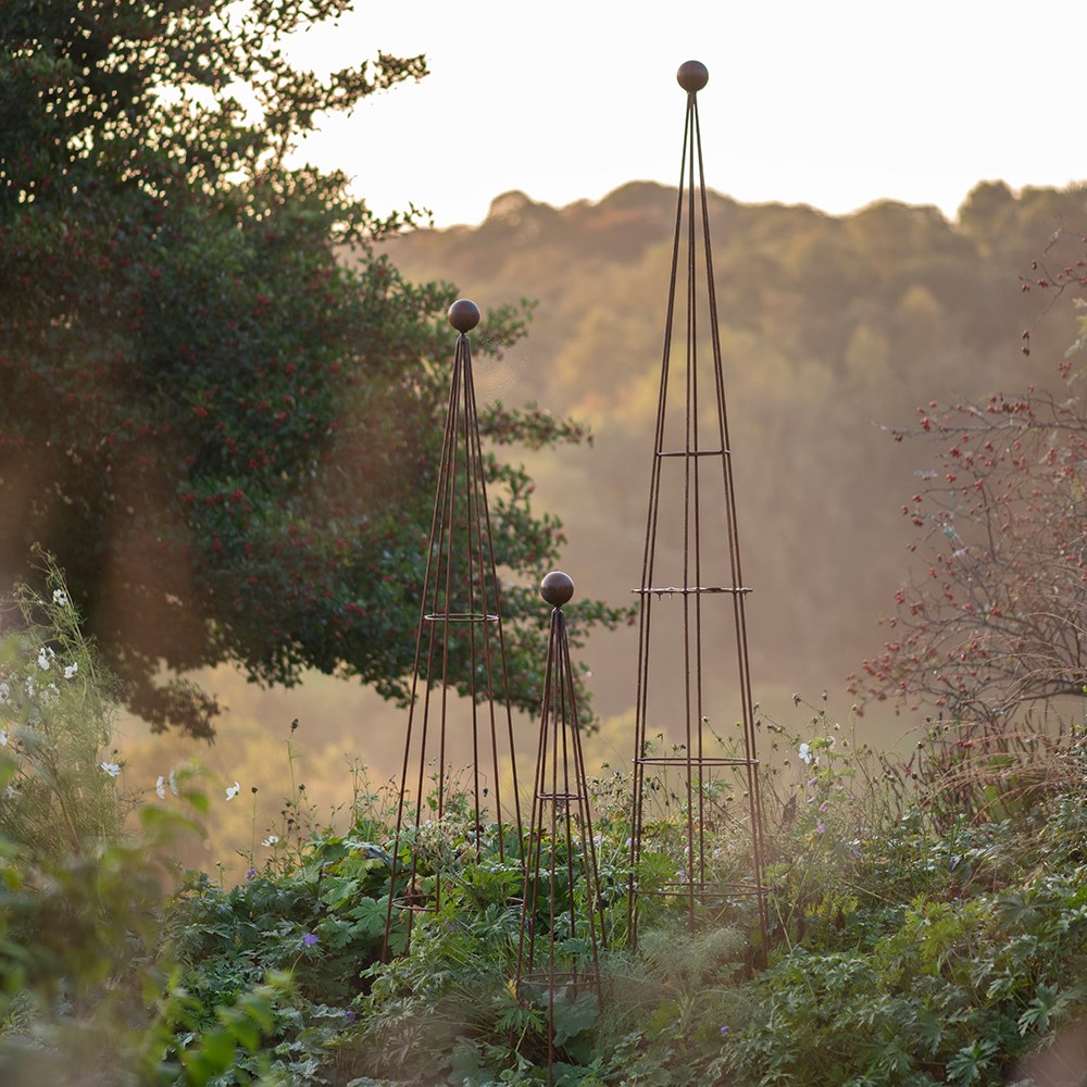 Obelisk with large ball top - rust