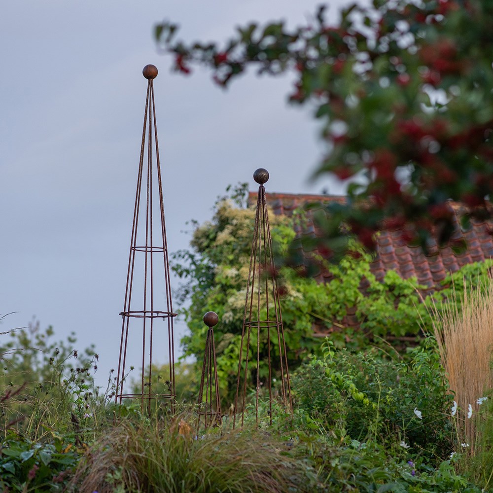 Obelisk with large ball top - rust