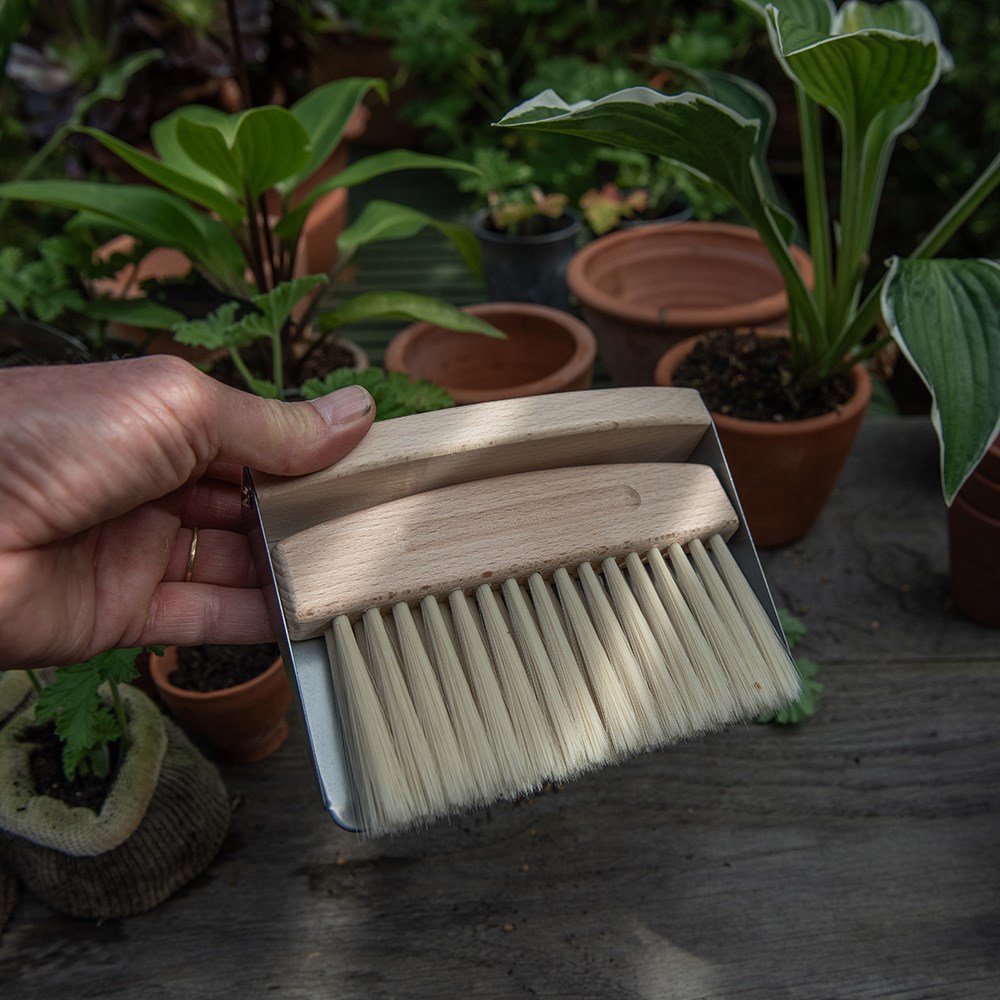 Table dustpan & brush