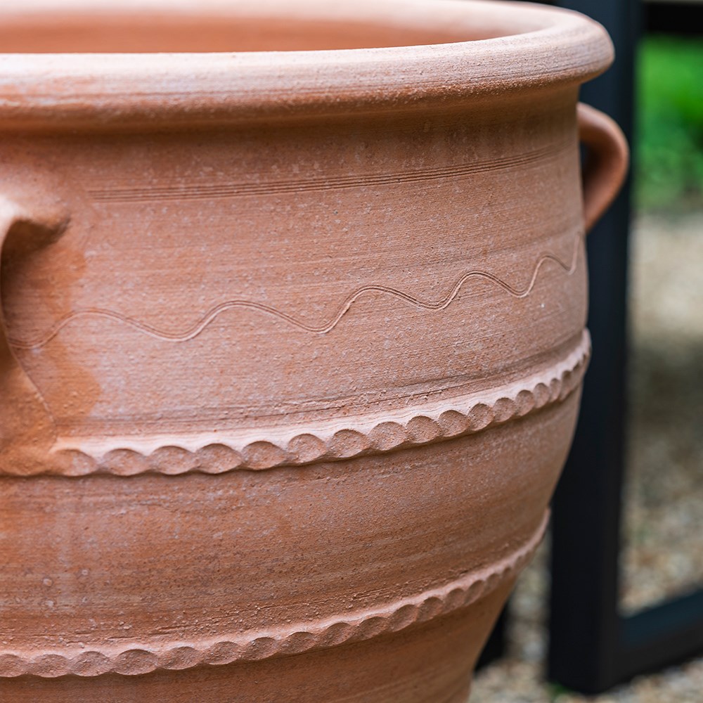 Evie terracotta pot