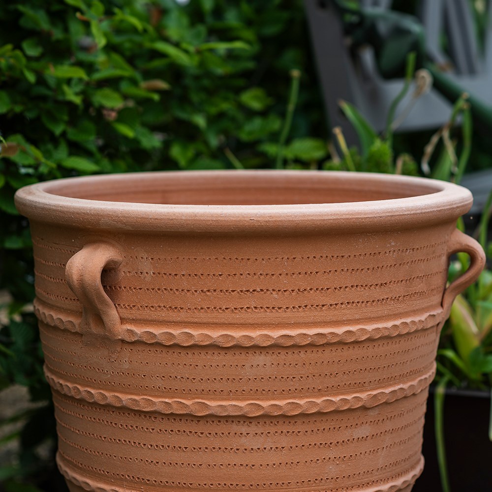 Evie terracotta pot