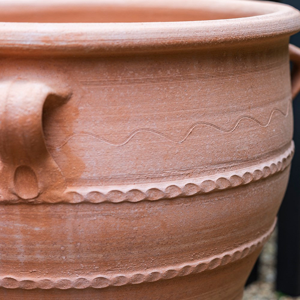 Evie terracotta pot
