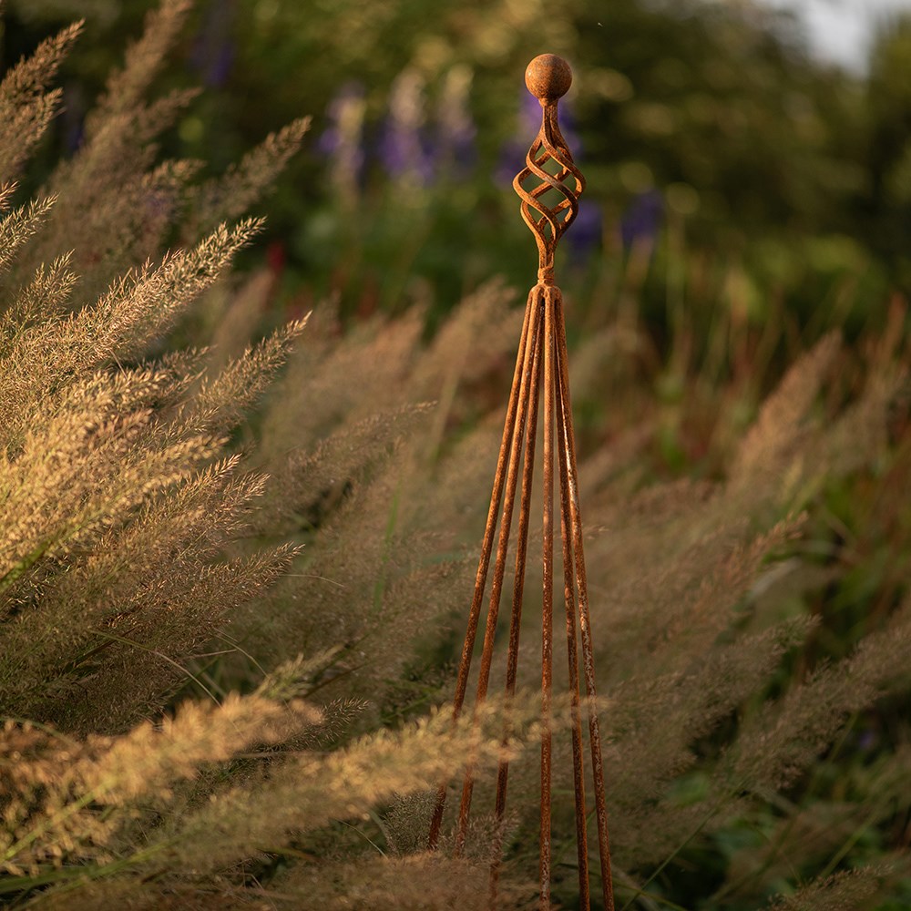 Elegant garden obelisk - rust