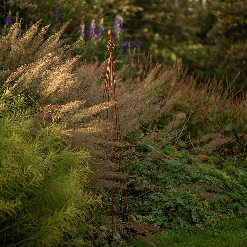 Elegant garden obelisk - rust