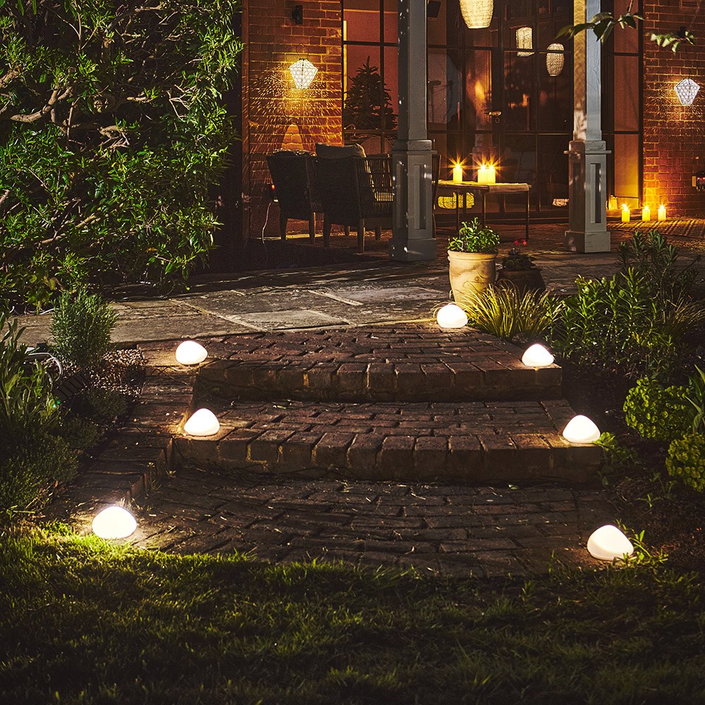 Solar pebble light