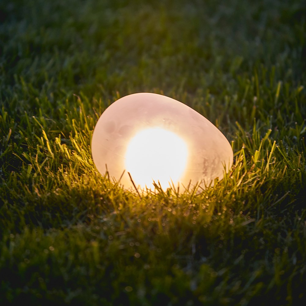 Solar pebble light