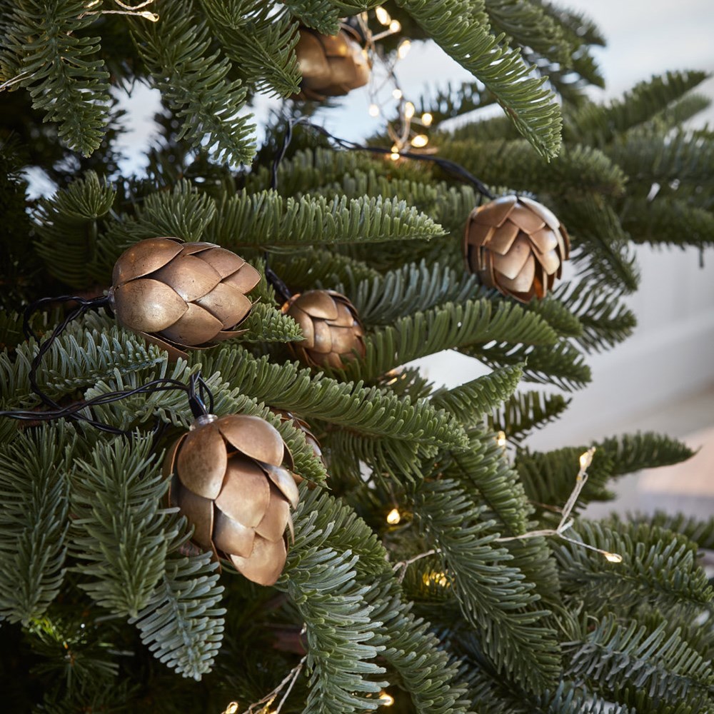 Pinecone light garland