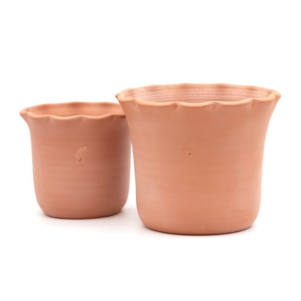 Terracotta ruffle pot 