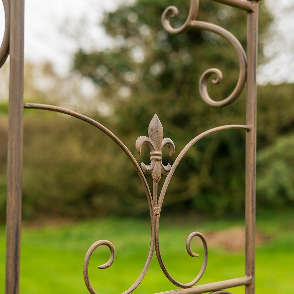 Fleur de lys arch - rust