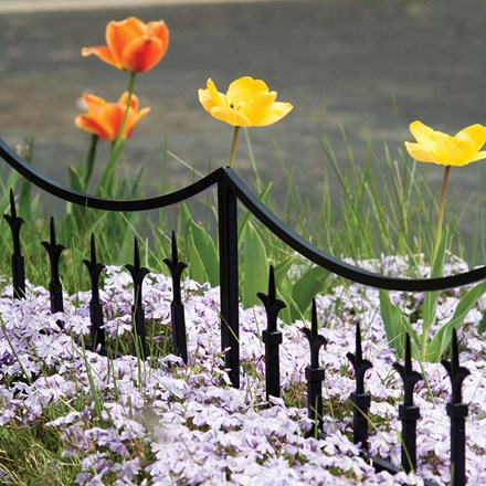 Classic finial metal garden edging - black