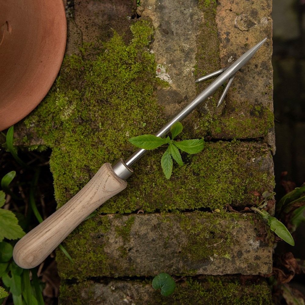 Sneeboer wrotter weeding tool
