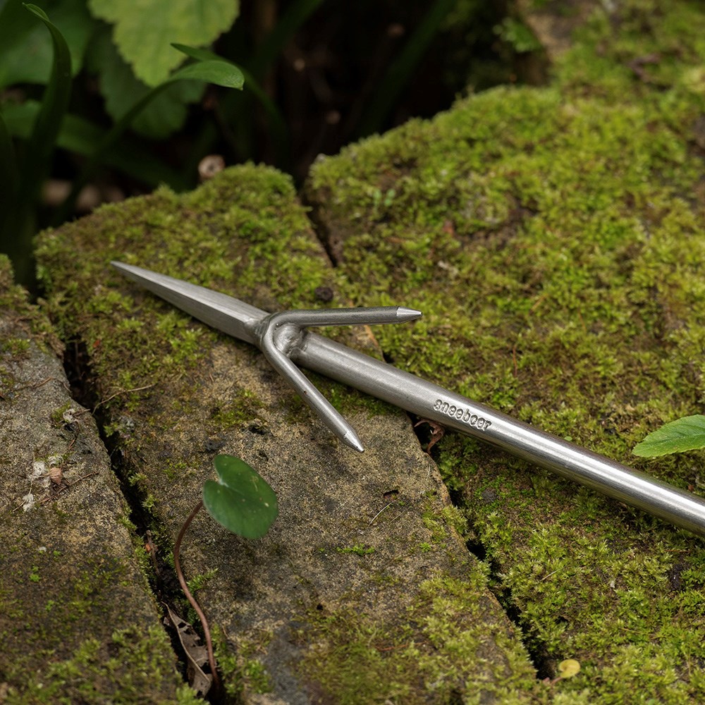 Sneeboer wrotter weeding tool