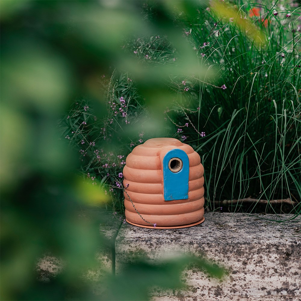 Terracotta bumblebee pot 